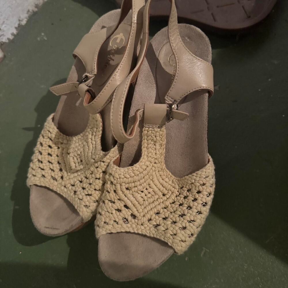 Crochet detail wood wedge
